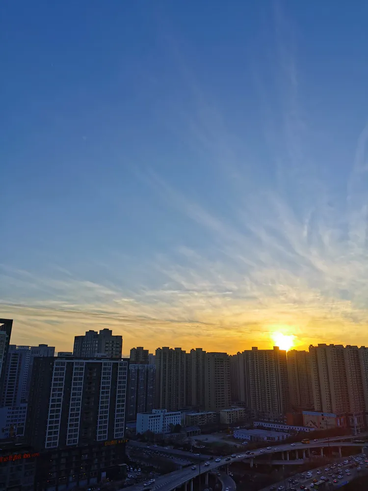 太阳光芒当空照五连胜助力壮大气势